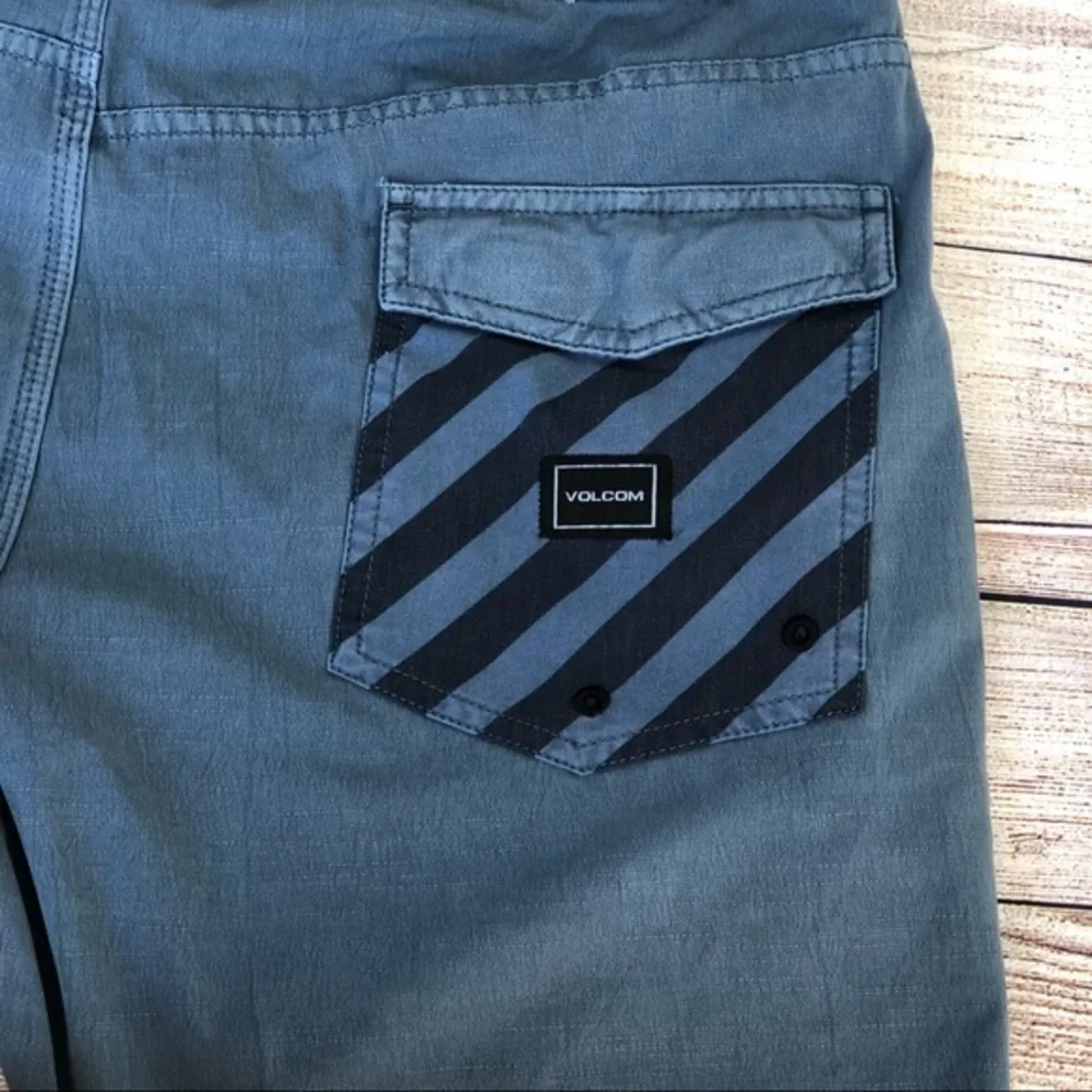 VOLCOM BOARD SHORTS